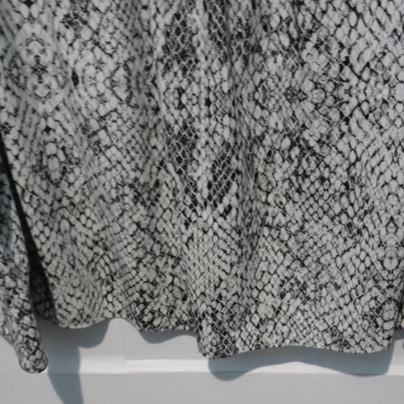 Calvin Klein Women's Animal Snakeskin Print Long Sleeve Blouse Size XL - Picture 9 of 9